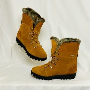 NWOT Size 9 Cougar Zag Snow Boot w Faux Fur Trim